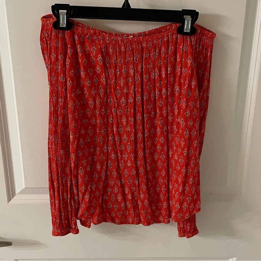 Long sleeved off-the-shoulder top